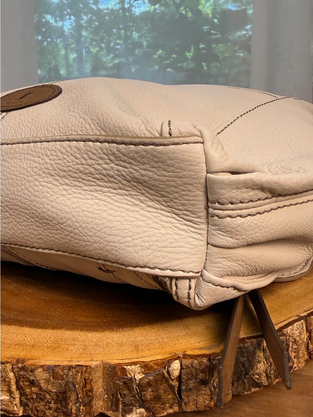 Fossil Morgan Traveler Leather Crossbody Bag Bone Ivory Brass Key Fob NWOT - Picture 6 of 13